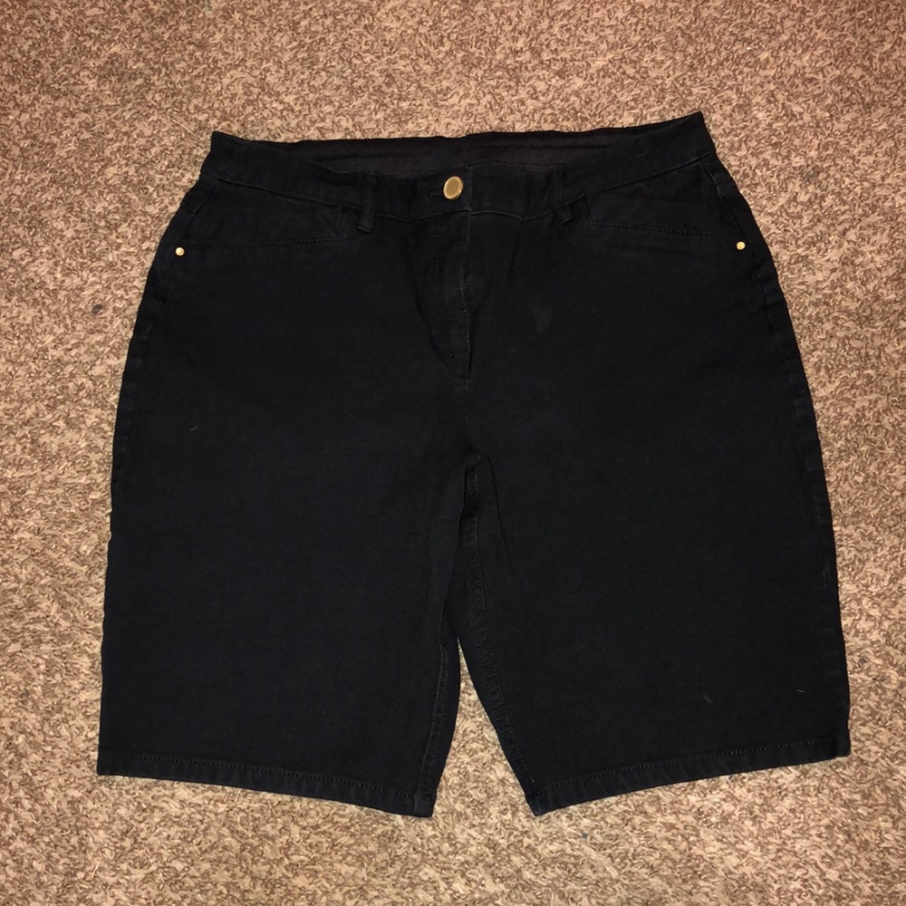 NWOT Women’s Chico black denim shorts, size Med